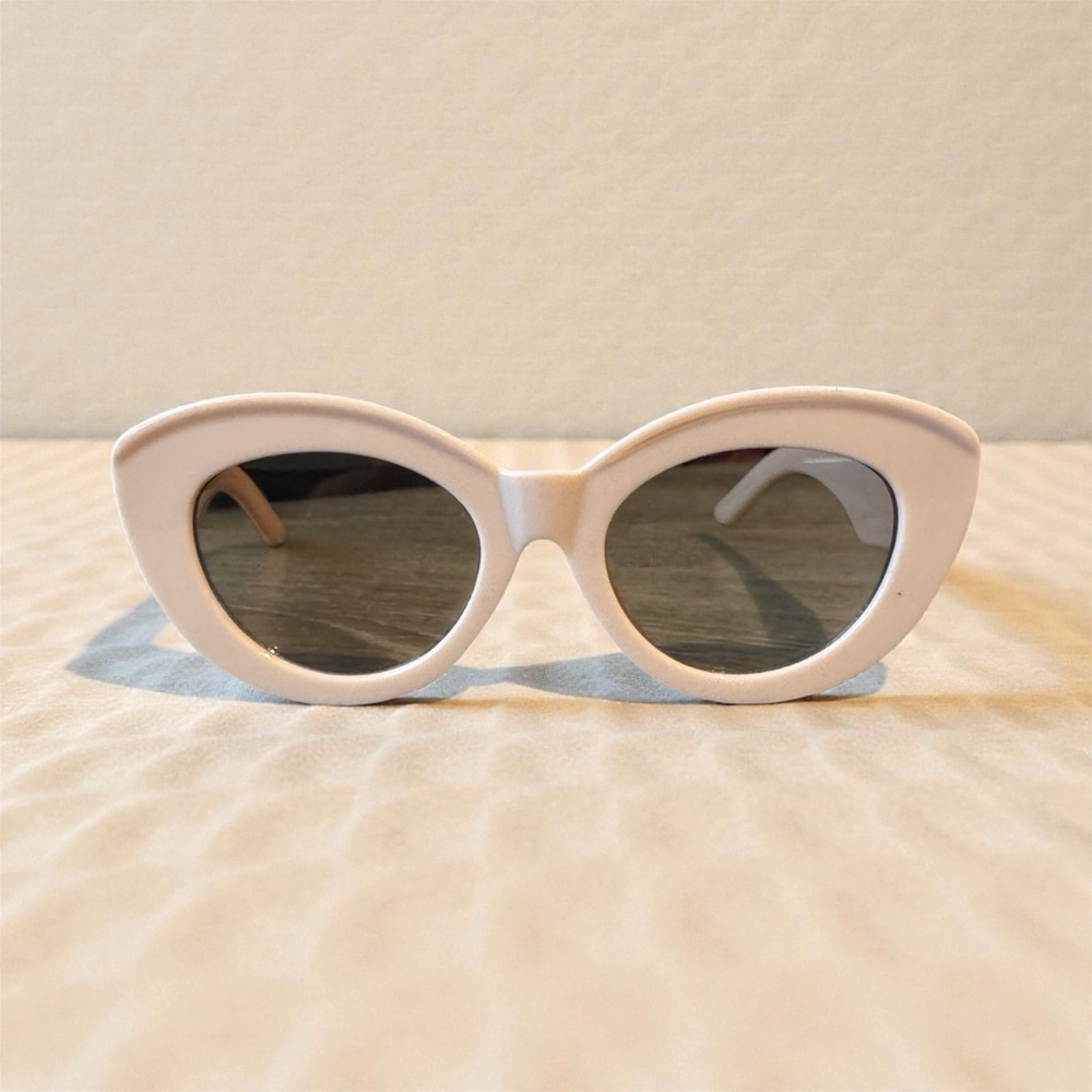 Chic White Cat-Eye Sunglasses
